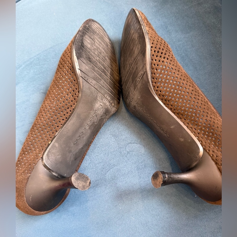 Stuart Weitzman Brown Suede Perforated Kitten Heels Size 7.5 - Picture 4 of 5